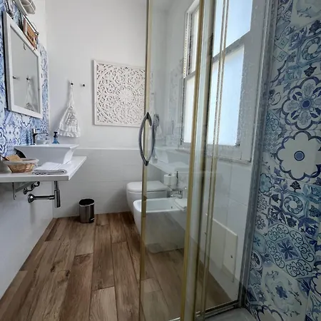 La Casa Di Nina Alojamento de Acomodação e Pequeno-almoço La Maddalena (Cagliari)